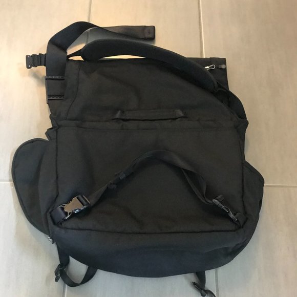 Black Patagonia Half Mass Reflective Shoulder Messenger Bag - Picture 7 of 7